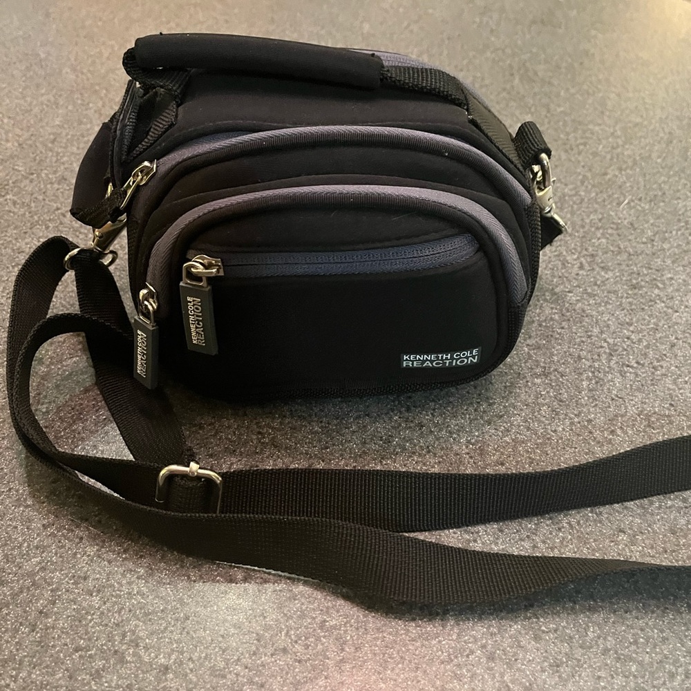 Kenneth Cole reaction camera case black